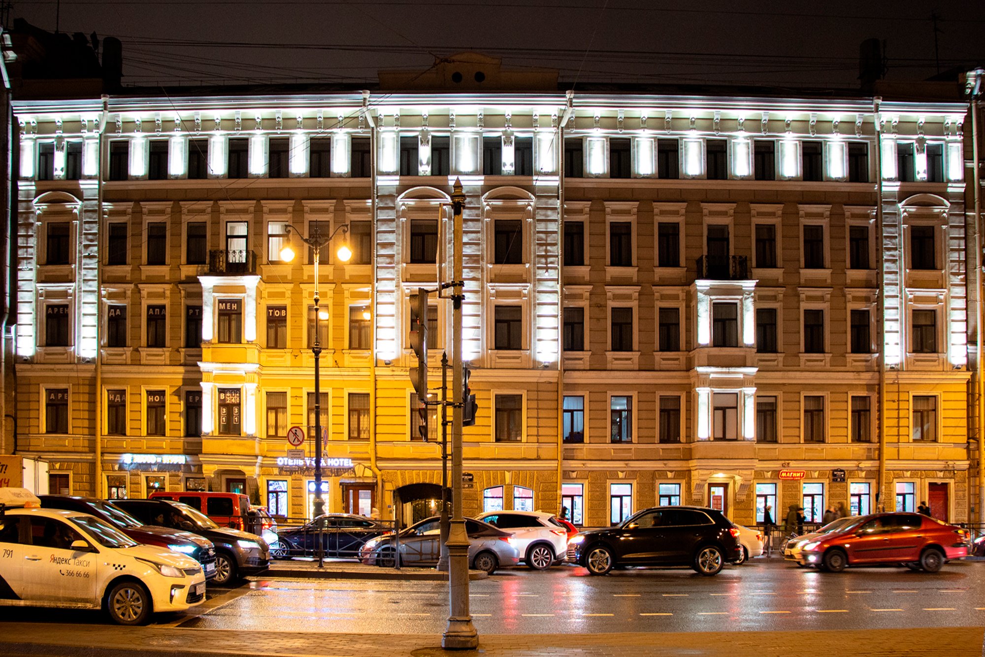 Архитектурное освещение фасада отеля "VOX OTEL" в Санкт-Петербурге